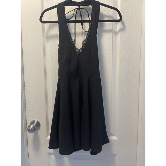 Boohoo Petite Lace Trim Halter Plunge Skater Dress - Picture 2 of 4